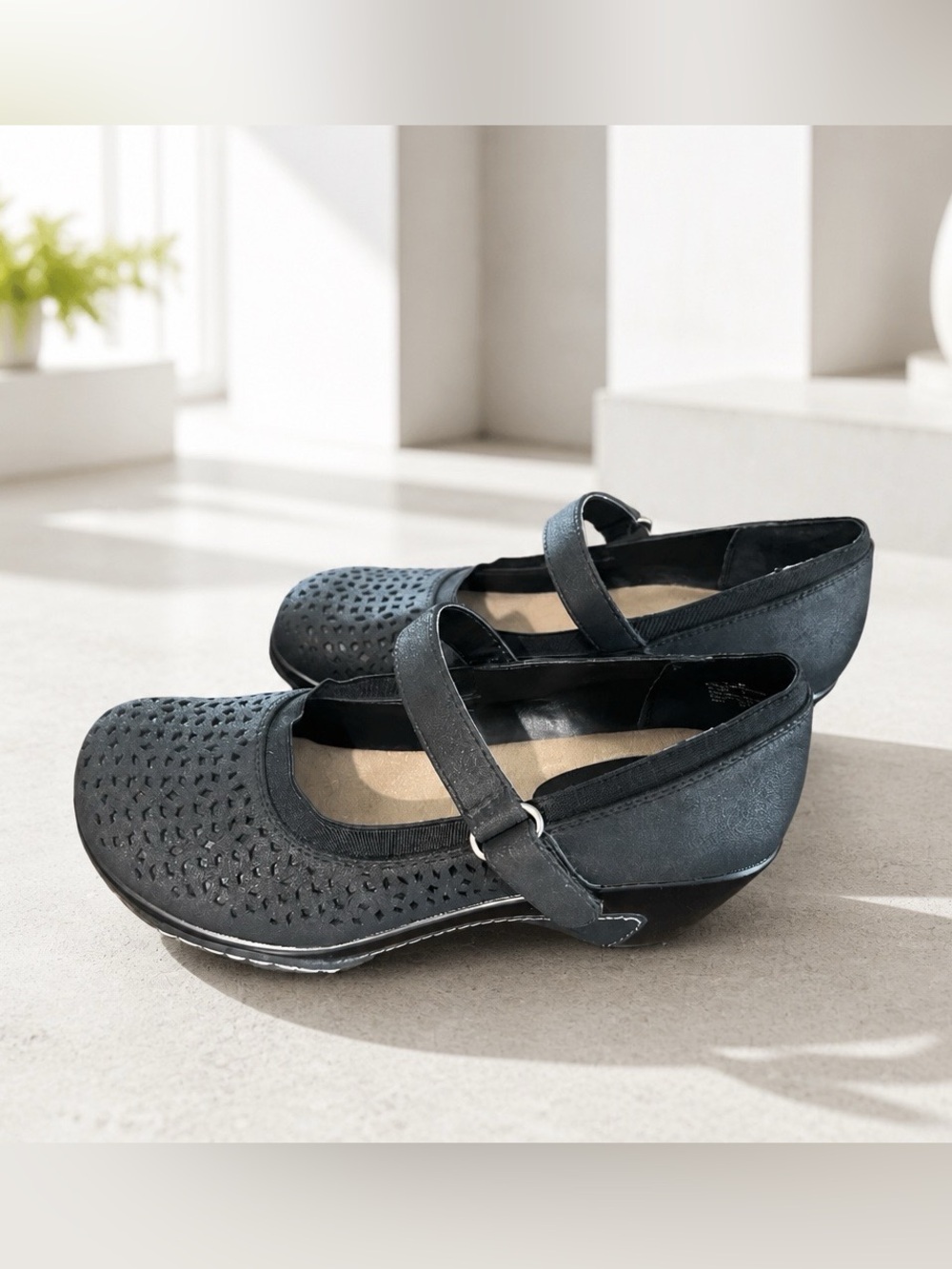 Black Mary Jane Shoes - 7.5